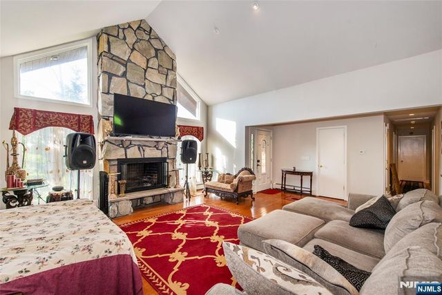 112 King George Road, Warren, NJ 07059