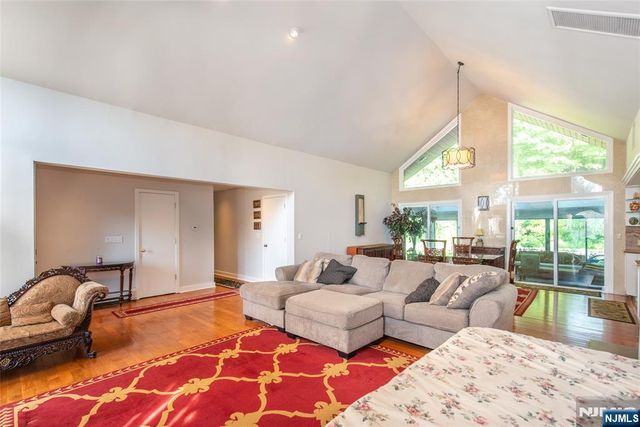 112 King George Road, Warren, NJ 07059