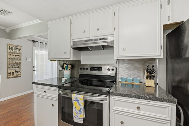 1028 S Idlewild Drive, Sherman, TX 75090