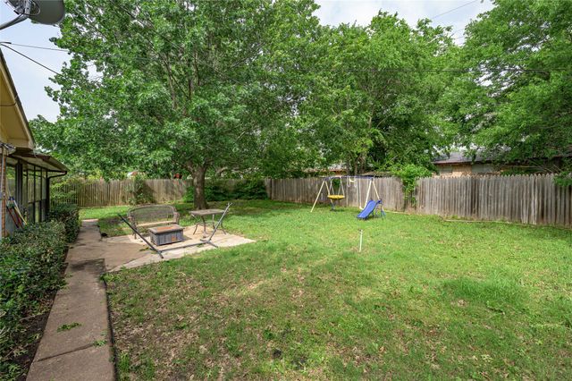 1028 S Idlewild Drive, Sherman, TX 75090