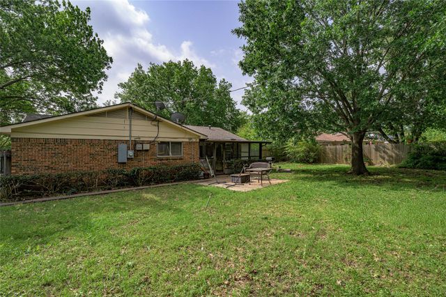 1028 S Idlewild Drive, Sherman, TX 75090