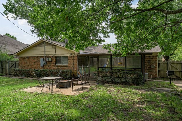1028 S Idlewild Drive, Sherman, TX 75090