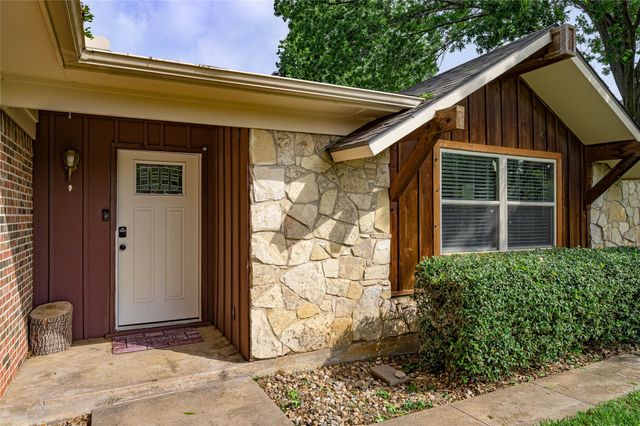 1028 S Idlewild Drive, Sherman, TX 75090