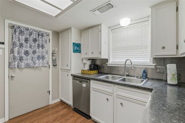1028 S Idlewild Drive, Sherman, TX 75090