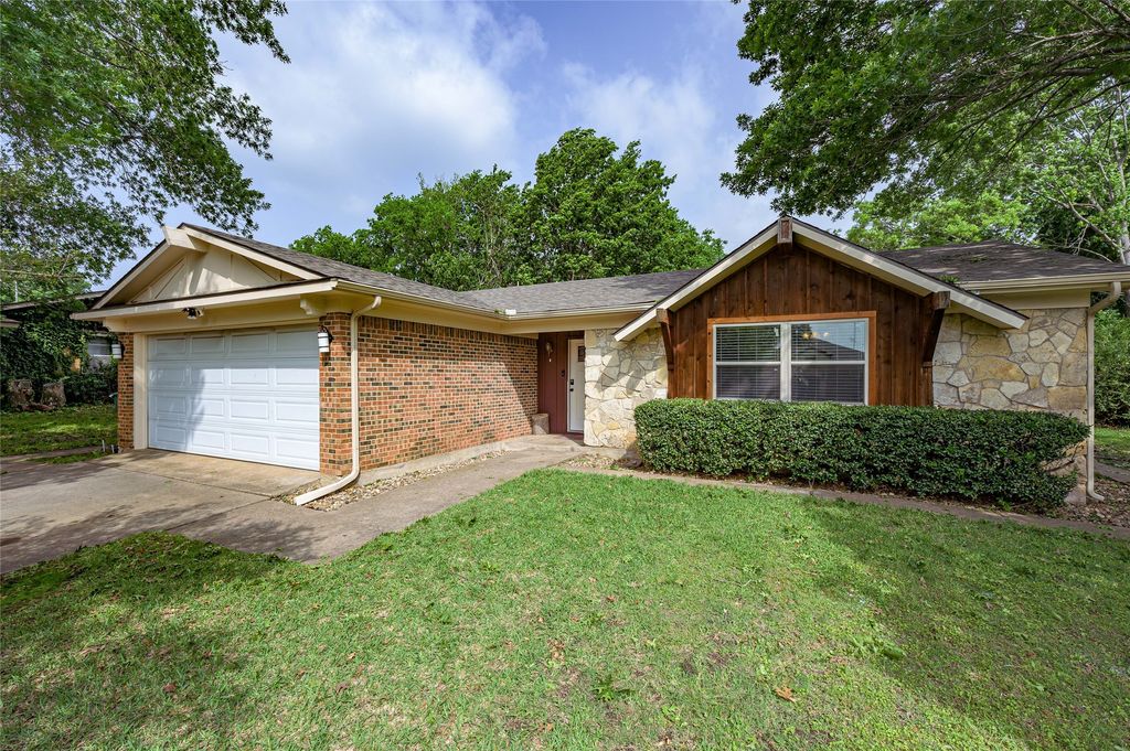1028 S Idlewild Drive, Sherman, TX 75090