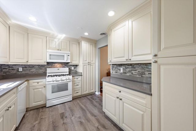 6080 80 STREET N 102, St Petersburg, FL 33709