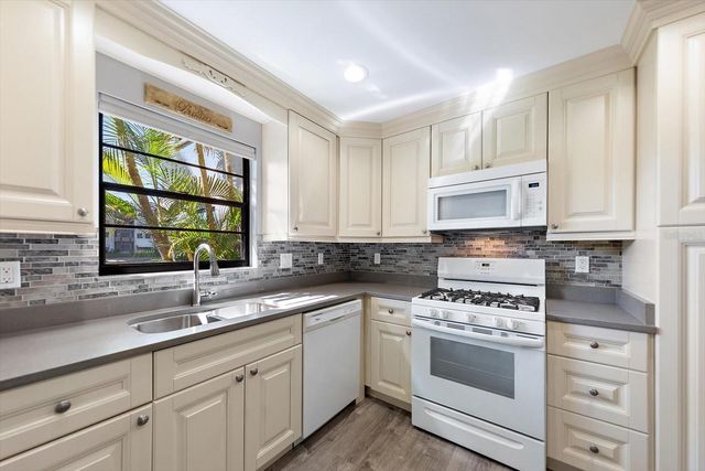 6080 80 STREET N 102, St Petersburg, FL 33709