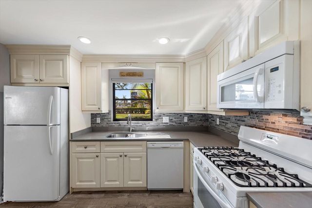 6080 80 STREET N 102, St Petersburg, FL 33709