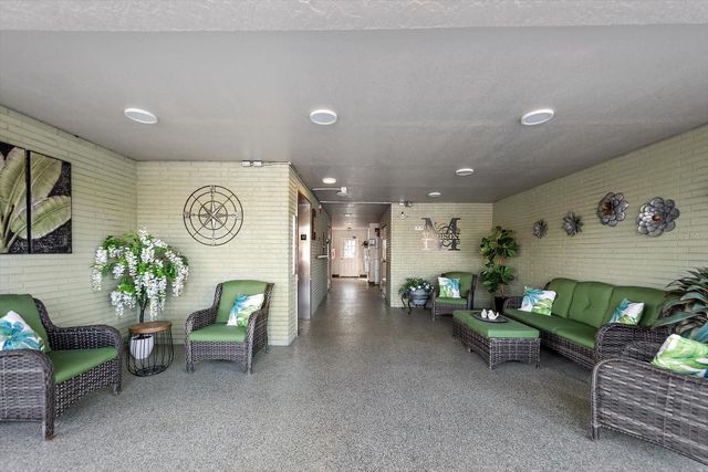 6080 80 STREET N 102, St Petersburg, FL 33709