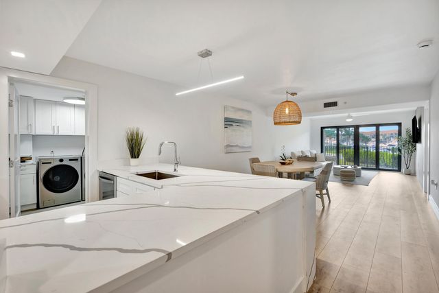 501 Seafarer Circle 204, Jupiter, FL 33477