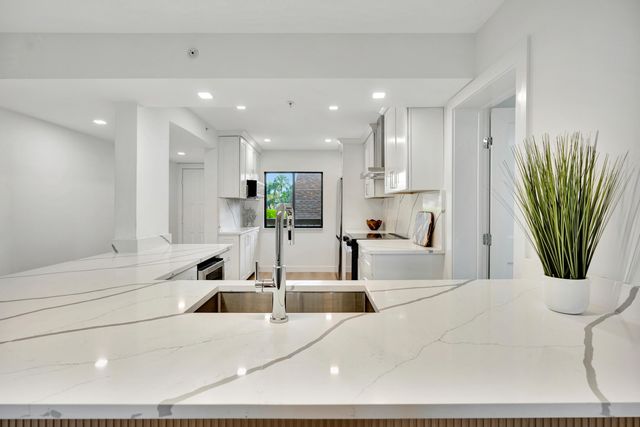 501 Seafarer Circle 204, Jupiter, FL 33477