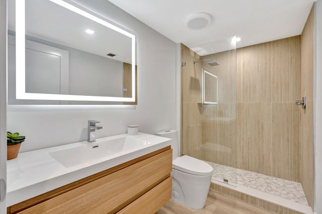 501 Seafarer Circle 204, Jupiter, FL 33477