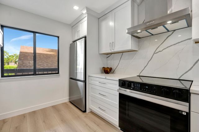 501 Seafarer Circle 204, Jupiter, FL 33477