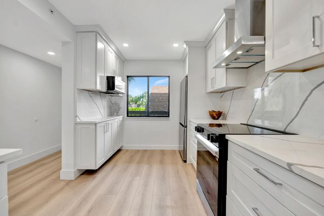 501 Seafarer Circle 204, Jupiter, FL 33477