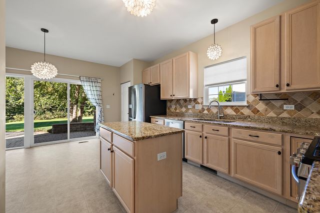 412 Reserve Drive, Crystal Lake, IL 60012
