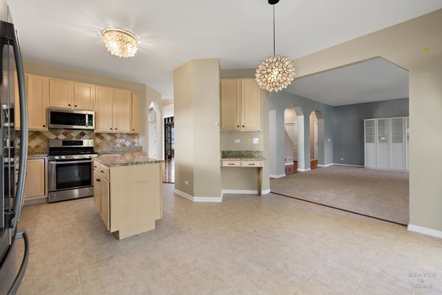 412 Reserve Drive, Crystal Lake, IL 60012