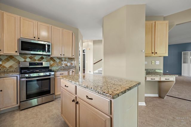 412 Reserve Drive, Crystal Lake, IL 60012