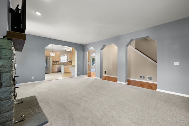 412 Reserve Drive, Crystal Lake, IL 60012