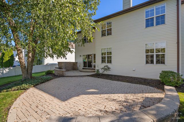 412 Reserve Drive, Crystal Lake, IL 60012