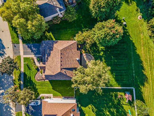 412 Reserve Drive, Crystal Lake, IL 60012