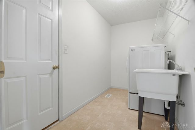 2122 Castle Pines Court, Hamilton, OH 45013