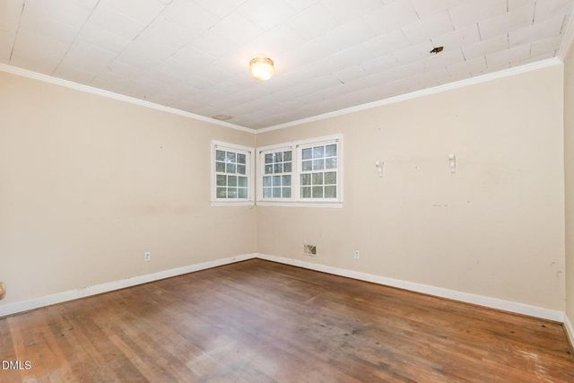 27 S Circle Drive, Chapel Hill, NC 27516