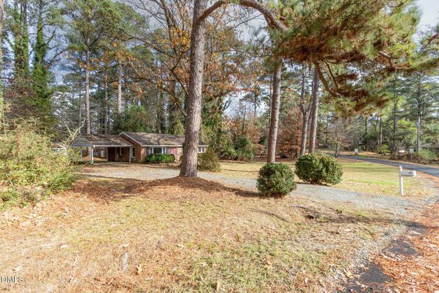 27 S Circle Drive, Chapel Hill, NC 27516