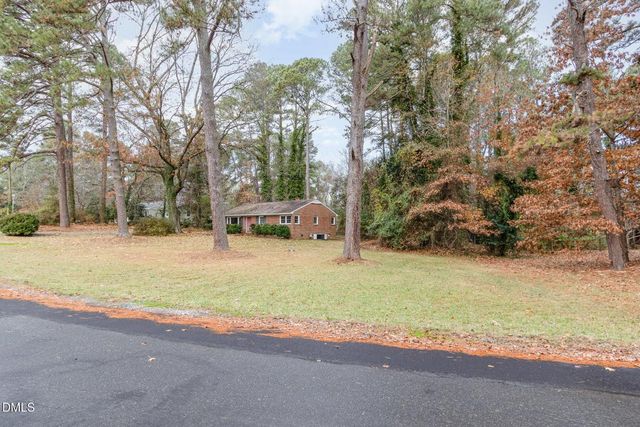 27 S Circle Drive, Chapel Hill, NC 27516