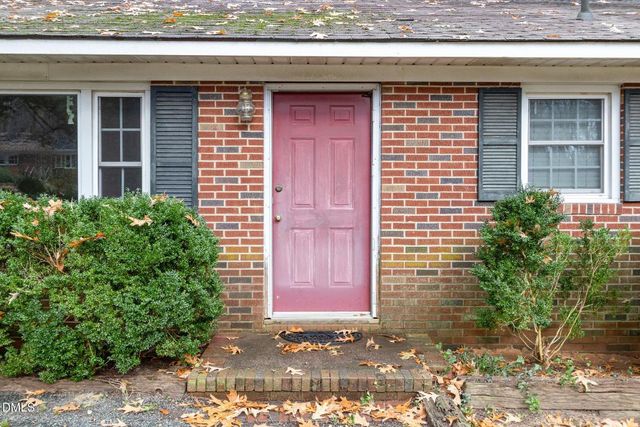 27 S Circle Drive, Chapel Hill, NC 27516