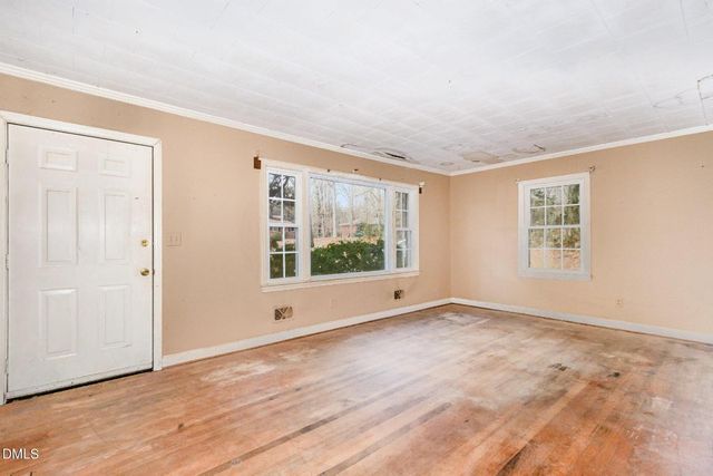 27 S Circle Drive, Chapel Hill, NC 27516