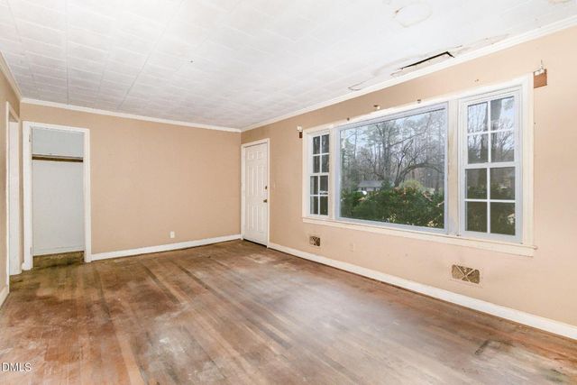 27 S Circle Drive, Chapel Hill, NC 27516