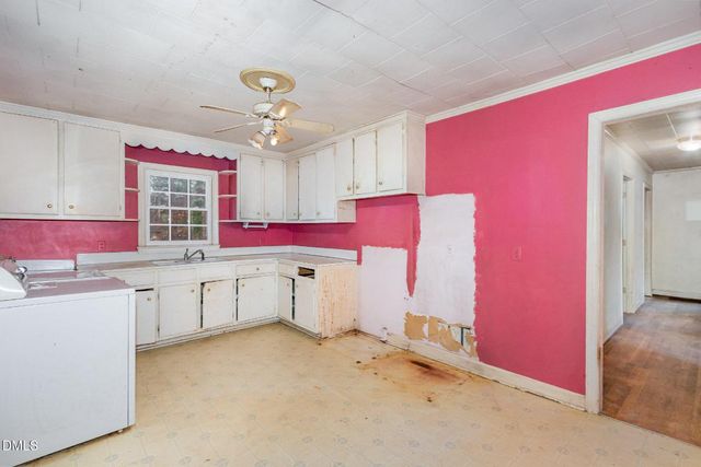 27 S Circle Drive, Chapel Hill, NC 27516