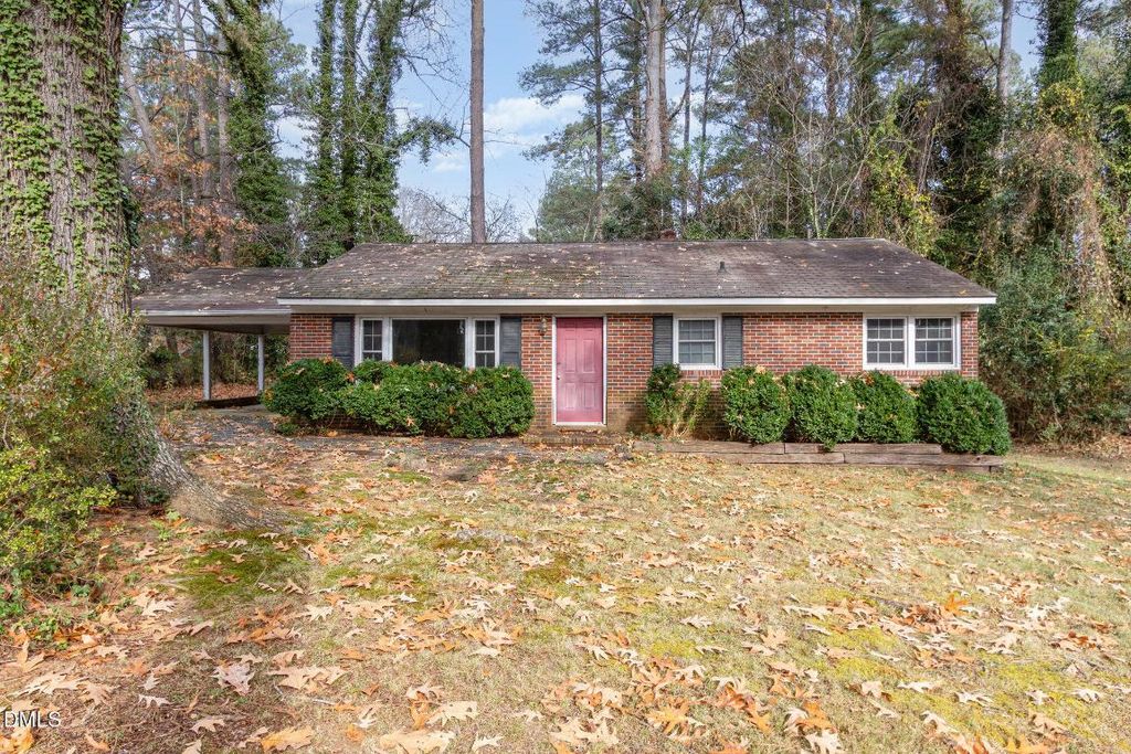 27 S Circle Drive, Chapel Hill, NC 27516