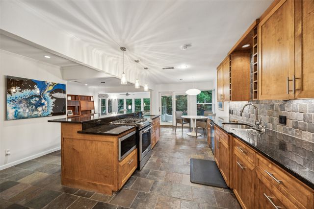 6640 Yosemite Lane, Dallas, TX 75214