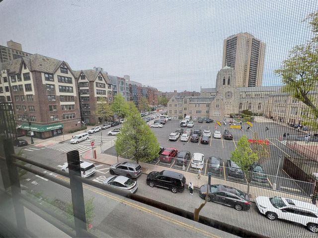 72-34 Austin St D3, Forest Hills, NY 11375