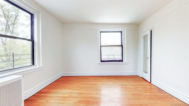 72-34 Austin St D3, Forest Hills, NY 11375
