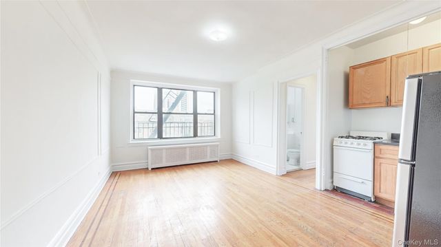 72-34 Austin St D3, Forest Hills, NY 11375