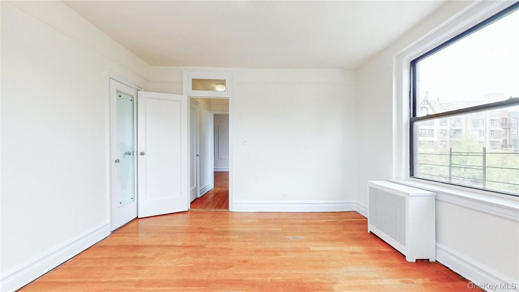 72-34 Austin St D3, Forest Hills, NY 11375