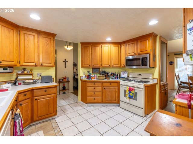 5728 MOONSTONE Loop, Salem, OR 97306