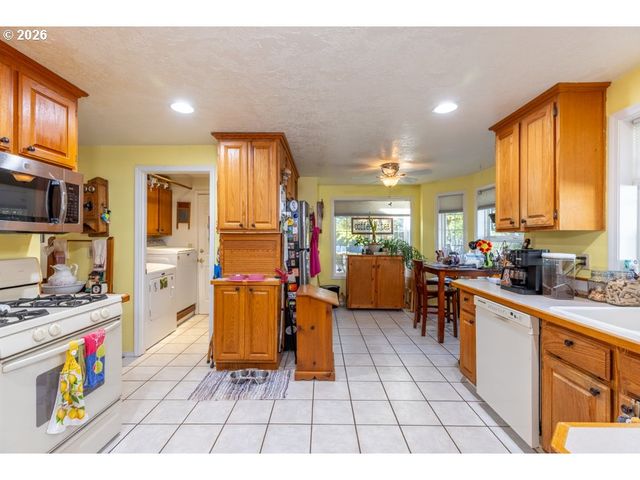 5728 MOONSTONE Loop, Salem, OR 97306