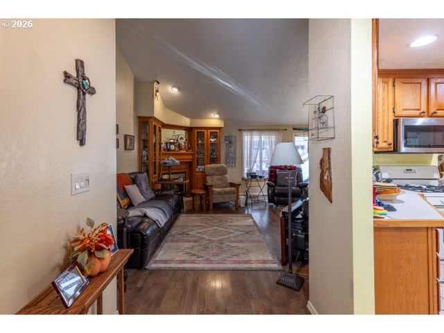 5728 MOONSTONE Loop, Salem, OR 97306