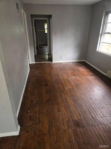 1039 Gimblin Street, St Louis, MO 63147