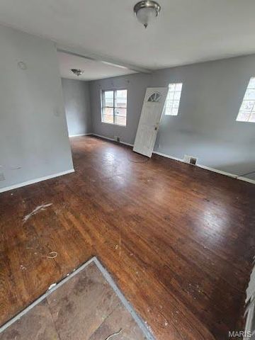 1039 Gimblin Street, St Louis, MO 63147