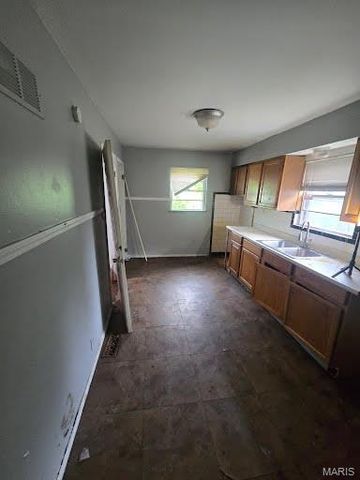 1039 Gimblin Street, St Louis, MO 63147