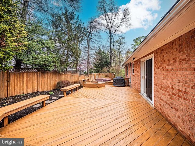 2419 CARON LN, Falls Church, VA 22043