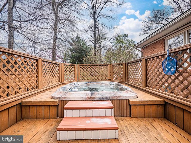 2419 CARON LN, Falls Church, VA 22043