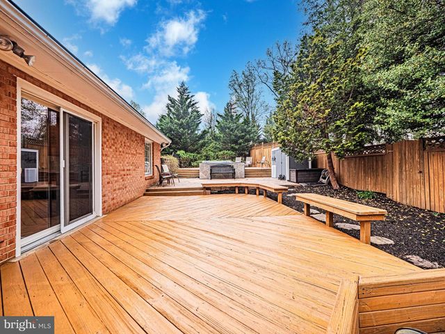 2419 CARON LN, Falls Church, VA 22043