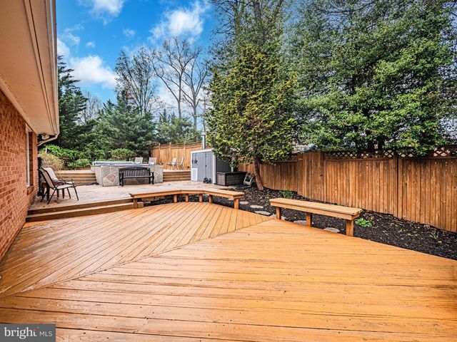 2419 CARON LN, Falls Church, VA 22043