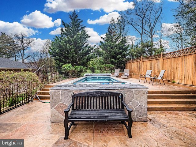 2419 CARON LN, Falls Church, VA 22043