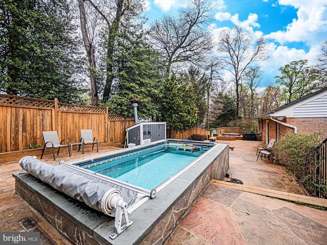 2419 CARON LN, Falls Church, VA 22043